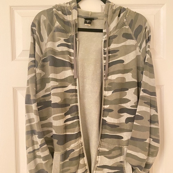 TORRID Olive Camo Zip Up Hoodie - Picture 3 of 3